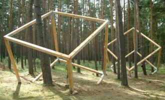 Internationaler Kunstwanderweg - Unter Kiefern, Foto: Naturparkverein Hoher Fläming e.V.
